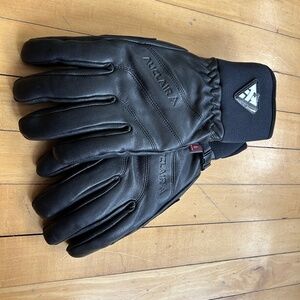 Auclair Women’s Large winter gloves. New, unused